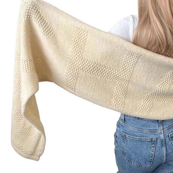 CHANEL Vintage CC Logo Knit Scarf Wrap Accessory Cream Wool Stitch [106358] - Picture 3 of 10